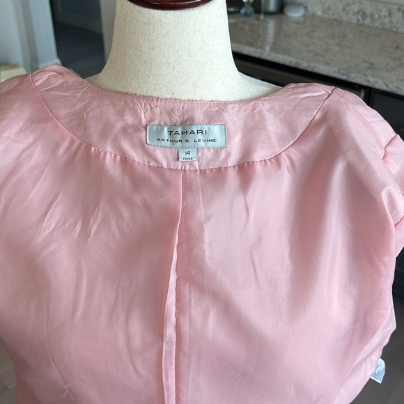 Tahari Women’s Palm Pink Jacket with Faux Pearls around Neck and on Pockets - Picture 7 of 15
